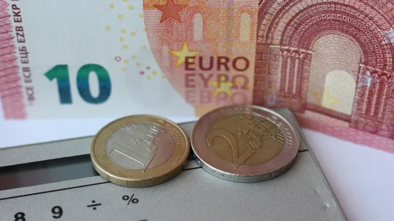 Calculadora de cuota de autónomos por ingresos reales 2026