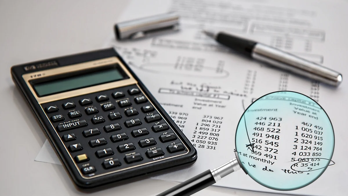 Revisando un extracto bancario con comisiones