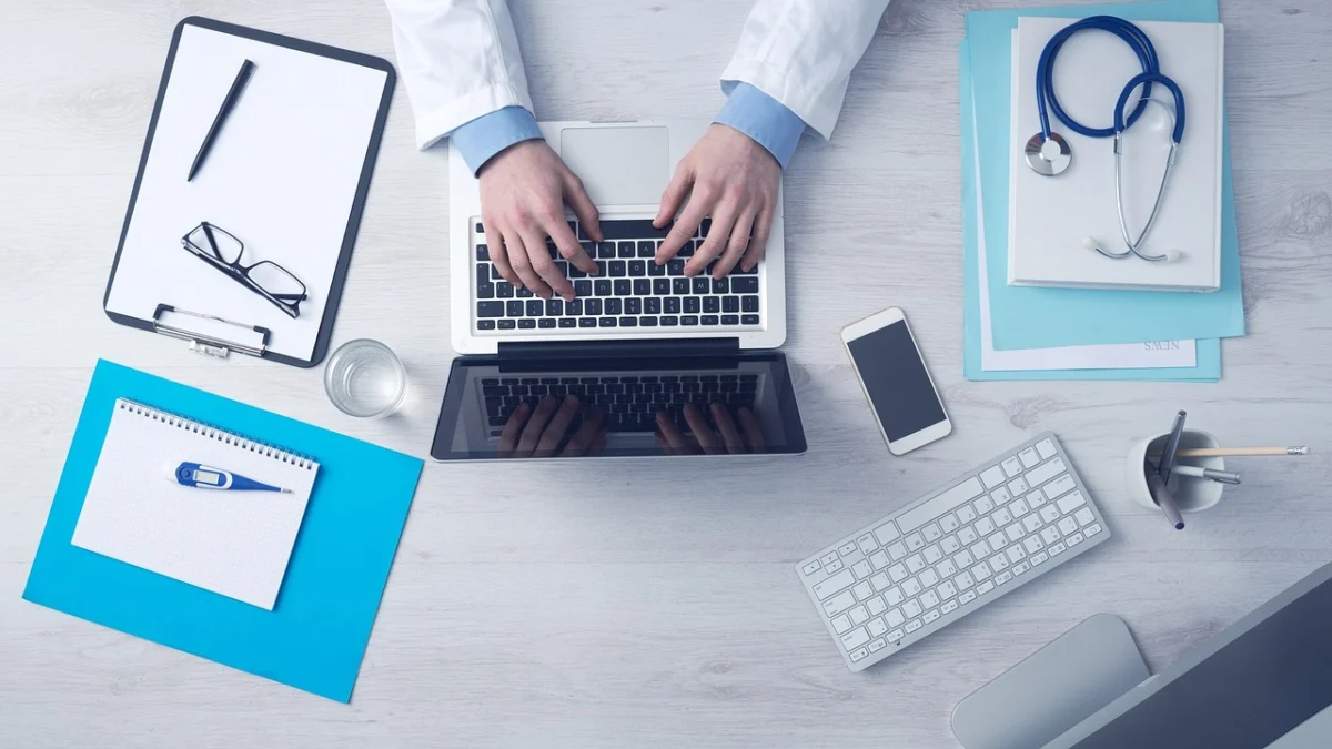 Fonendoscopio y documentos médicos