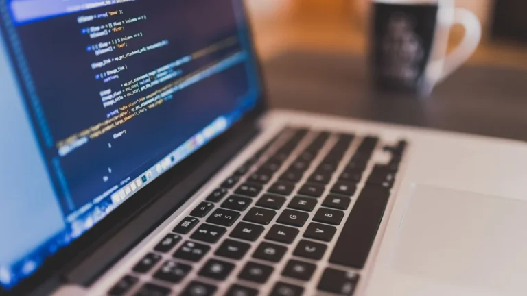 Verifactu: qué es, cuándo es obligatorio y cómo adaptarte